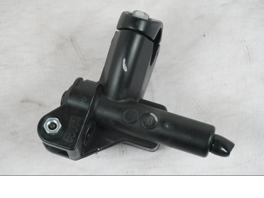 Snett uppifrån på Kopplingshuvudcylinder från en KTM 690 SM R -2009 motorcykel.