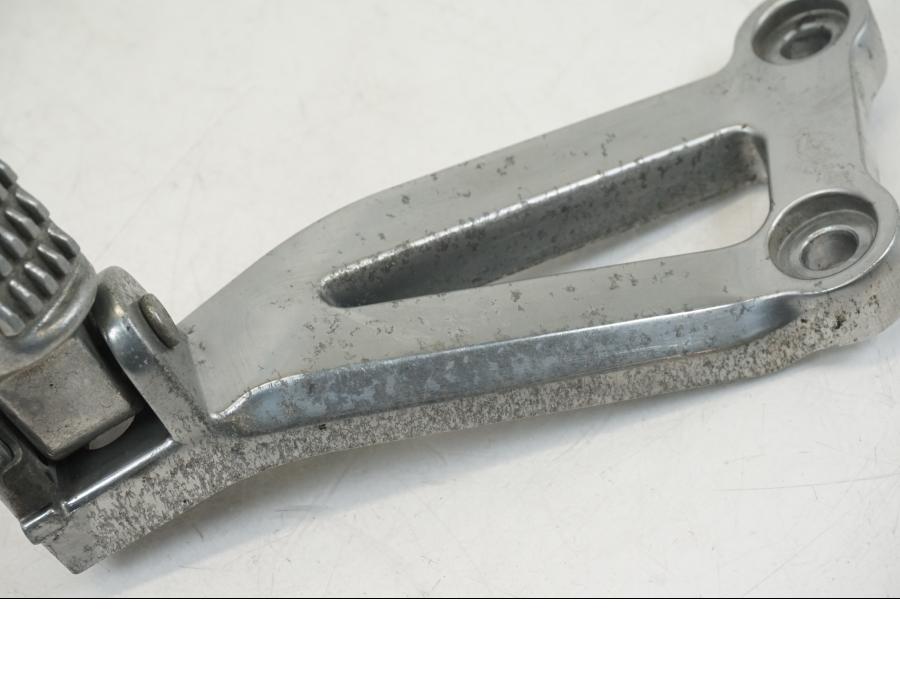 Snett uppifrån på Fotpinne från en Kawasaki ZX-12R -2000 motorcykel.