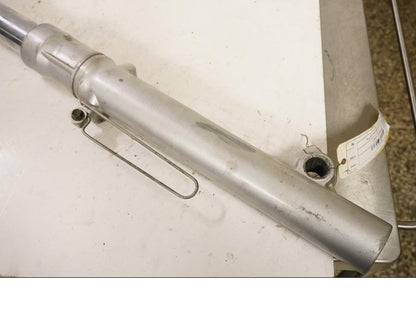 Baksidan på Gaffelben från en Suzuki DR 800 S -1995 motorcykel.