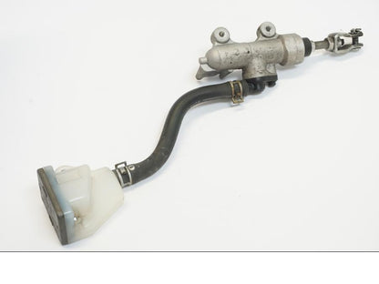 Snett uppifrån på Bromshuvudcylinder från en Suzuki GSX 1300 R -2008 motorcykel.