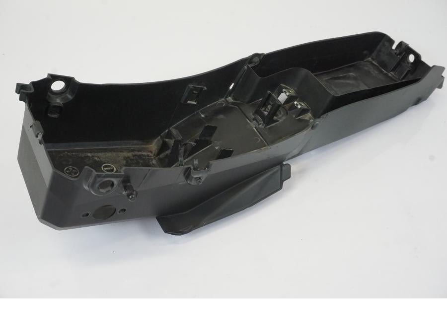 Vänster sida på Undertail från en Yamaha MT-07 -2016 motorcykel.