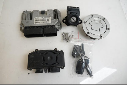 Framsidan på Låssats från en BMW K 1200 S -2007 motorcykel.