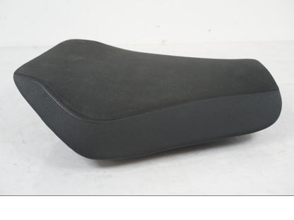 Baksidan på Sadel från en KTM 1290 Super Duke R EVO -2023 motorcykel.