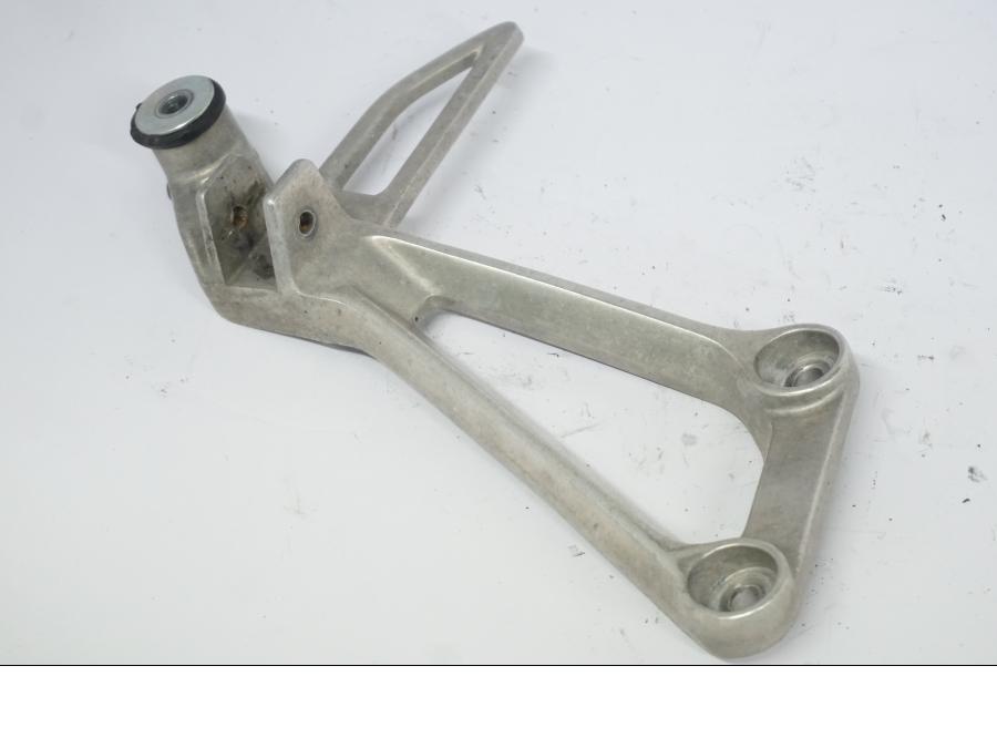 Höger sida på Fotpinnefäste från en Honda CB 500 X -2015 motorcykel.