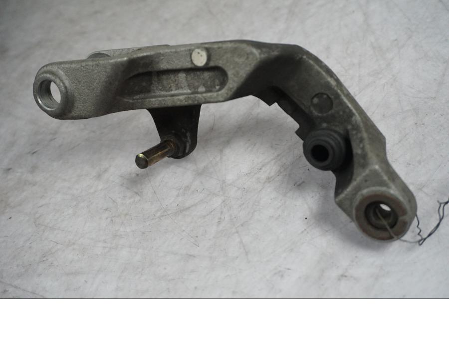 Vänster sida på Bromsoksfäste från en Honda CBR 1100 XX -1998 motorcykel.