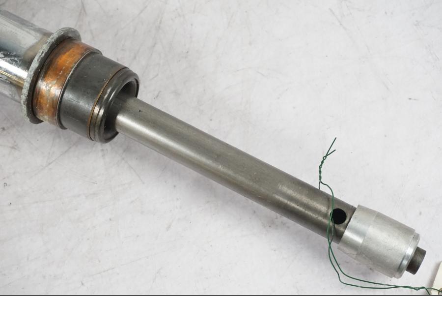 Baksidan på Gaffelben från en BMW F 650 -1994 motorcykel.