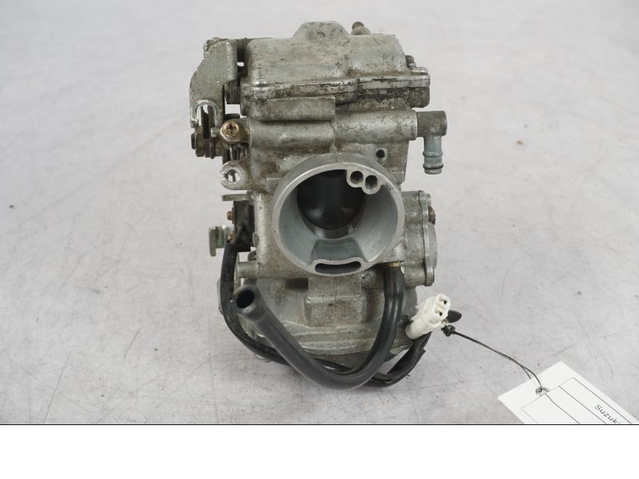 Framsidan på Förgasare från en Suzuki VZ 800 -2000 motorcykel.