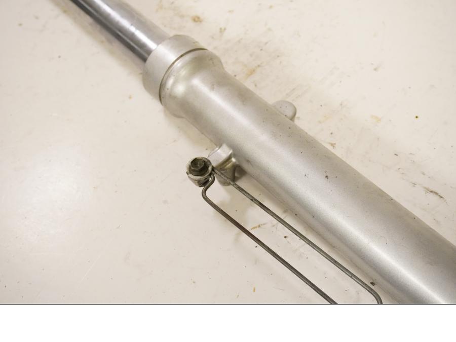 Höger sida på Gaffelben från en Suzuki DR 650 -1993 motorcykel.