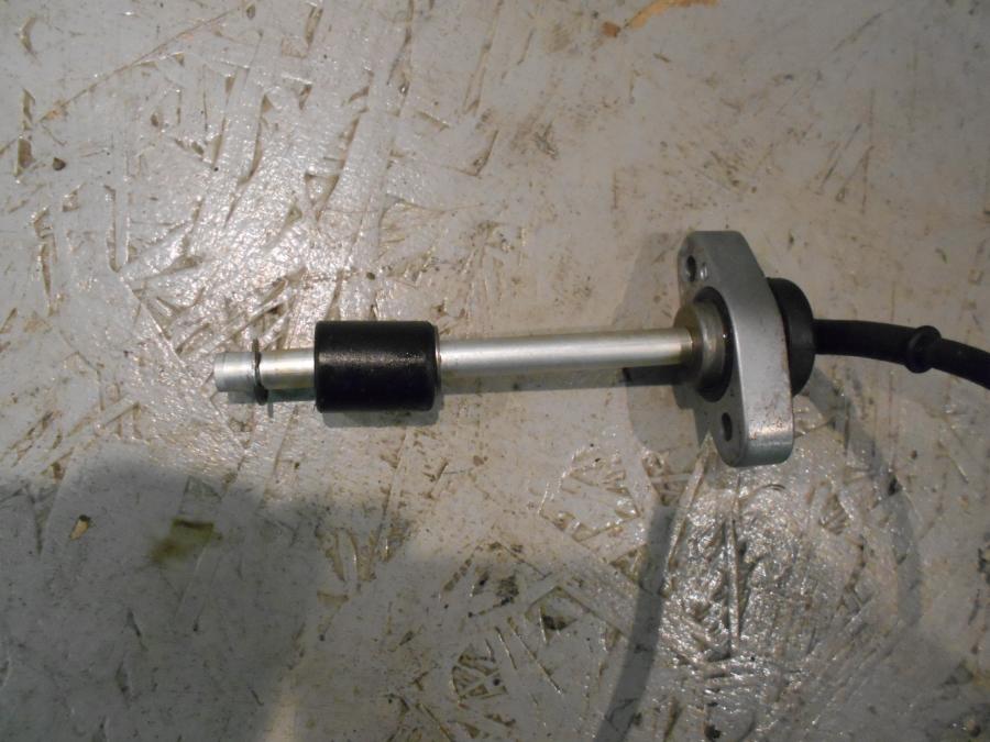 Framsidan på Oljenivågivare från en BMW K 1300 R -2009 motorcykel.