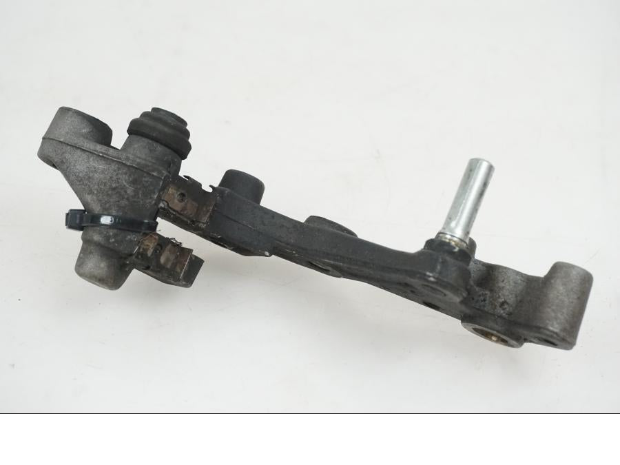 Baksidan på Bromsoksfäste från en Honda CB 500 X -2015 motorcykel.