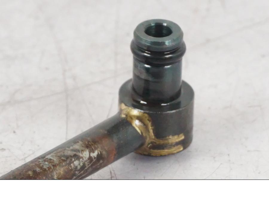 Baksidan på Oljerör från en Kawasaki Z 900 -2019 motorcykel.