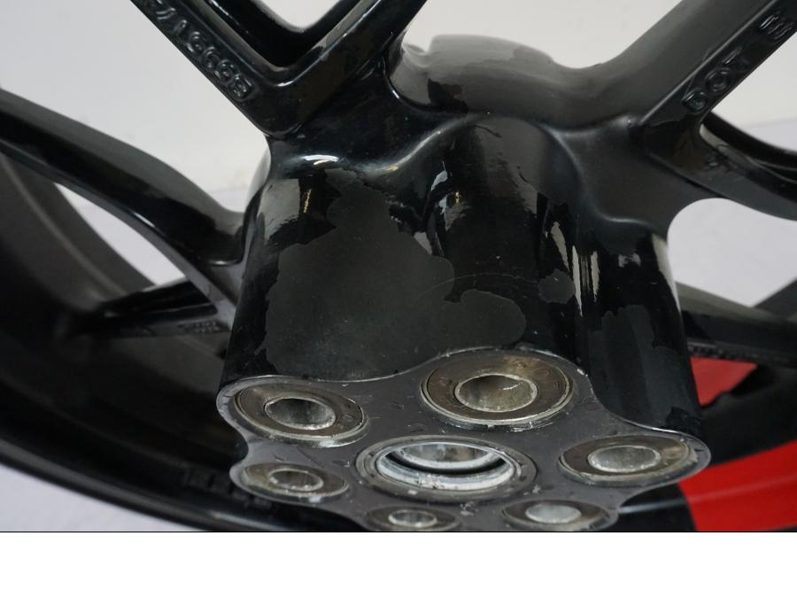 Extrabild1 på Fälg från en Ducati Multistrada 1158 V4 -2021 motorcykel.