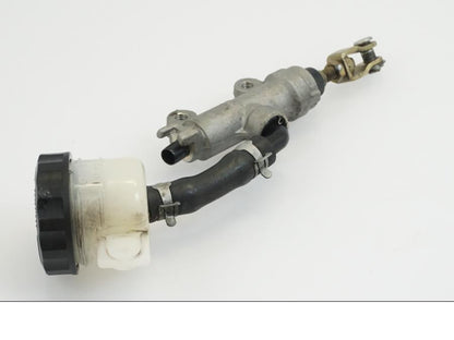 Baksidan på Bromshuvudcylinder från en Kawasaki VN 1500 Mean Streak -2003 motorcykel.