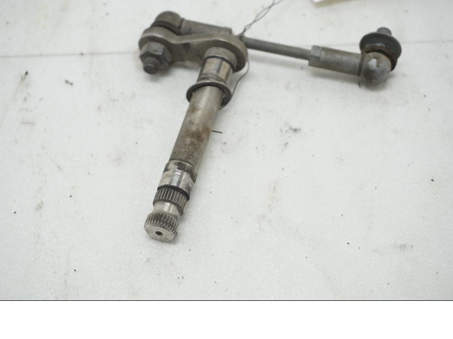 Framsidan på Växelpedalsaxel från en BMW R 1200 GSA -2011 motorcykel.