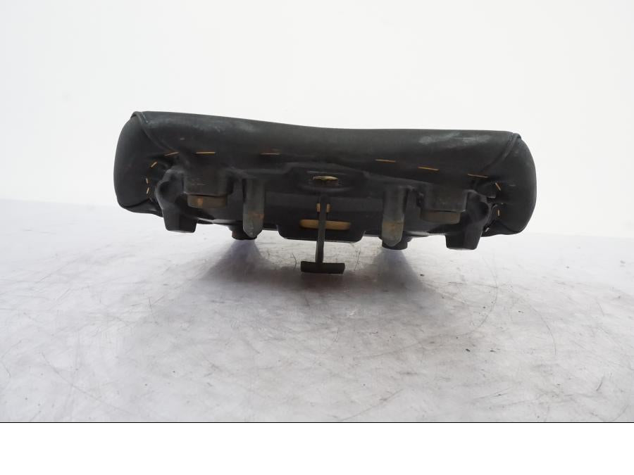 Höger sida på Sadel från en Yamaha YZF-R 125 -2008 motorcykel.