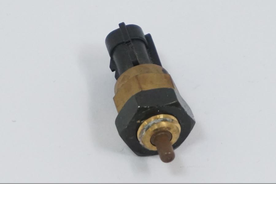 Höger sida på Temperatursensor från en Kawasaki VN 1500 -2002 motorcykel.