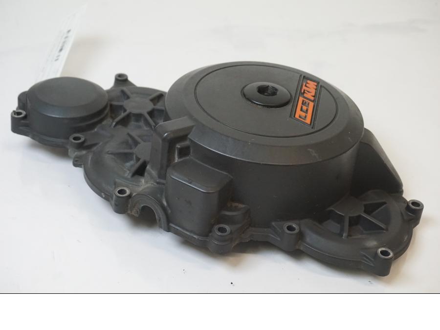 Snett uppifrån på Generatorkåpa från en KTM 1190 Adventure -2015 motorcykel.