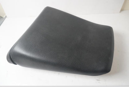 Baksidan på Sadel från en Yamaha YZF 1000 R -2001 motorcykel.