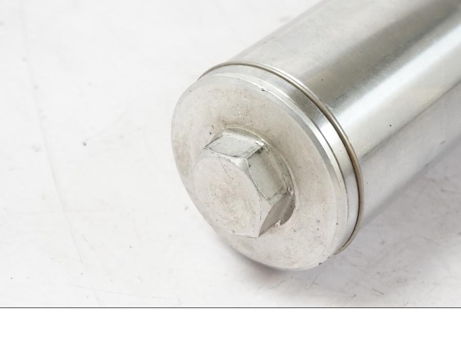 Snett nerifrån på Gaffelben från en Honda CBR 1000 F -1999 motorcykel.