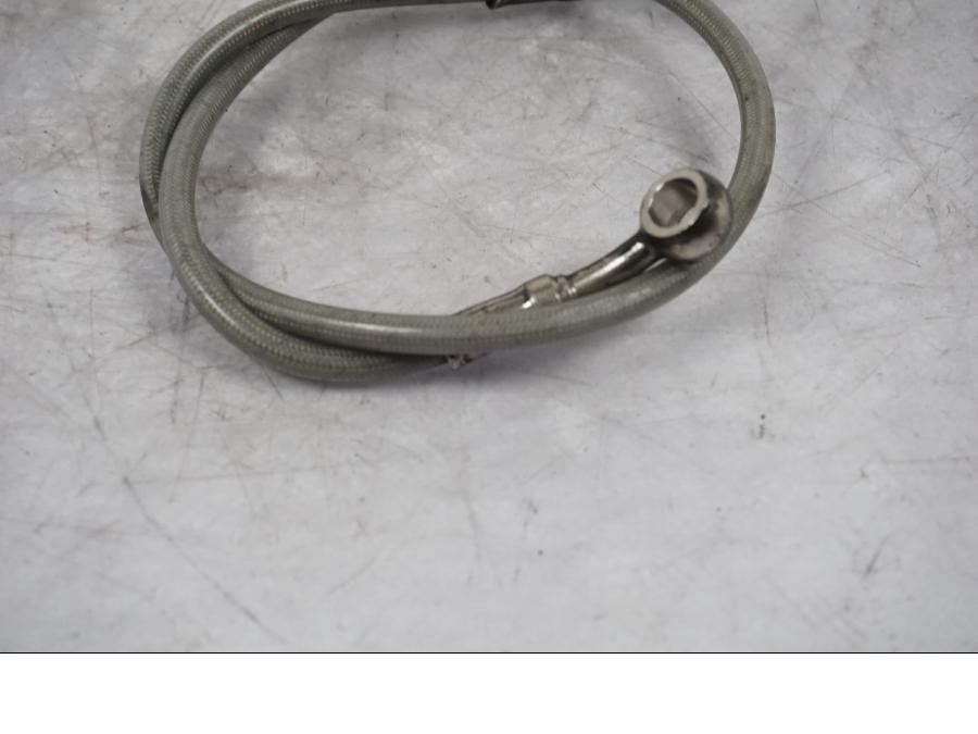 Baksidan på Bromsledning från en Triumph Tiger Explorer -2016 motorcykel.