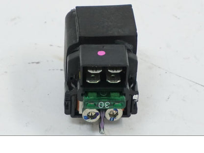 Baksidan på Startrelä från en Honda CB 650 R -2019 motorcykel.