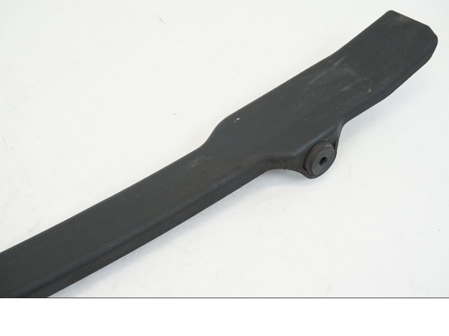 Höger sida på Kedjeskydd från en Ducati Streetfighter V4 -2020 motorcykel.