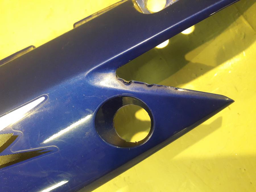 Höger sida på Bakvinge från en Honda CBR 125 R -2008 motorcykel.