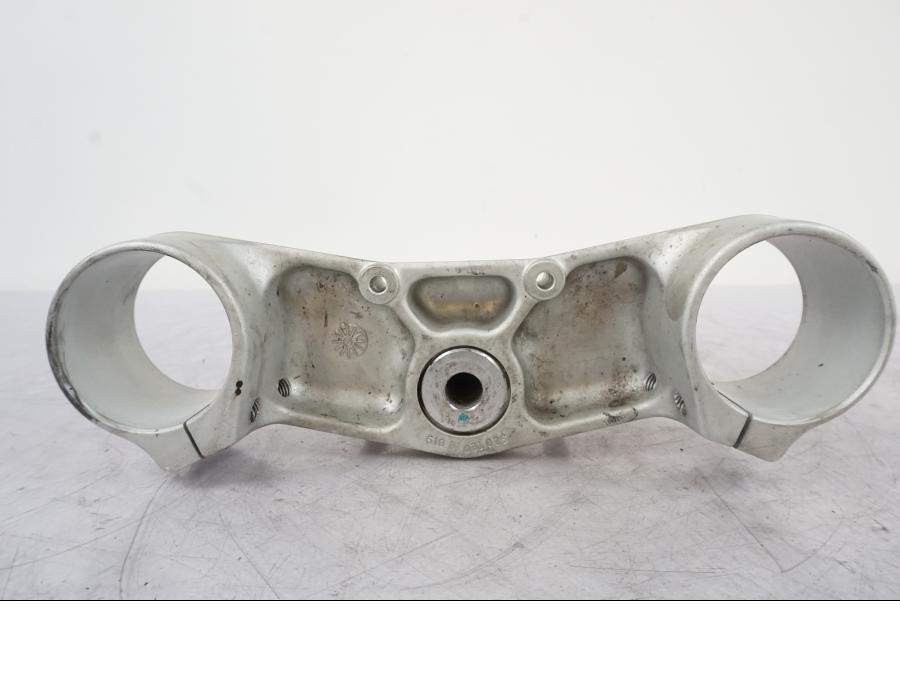 Baksidan på Gaffelkrona från en KTM 990 Super Duke -2006 motorcykel.