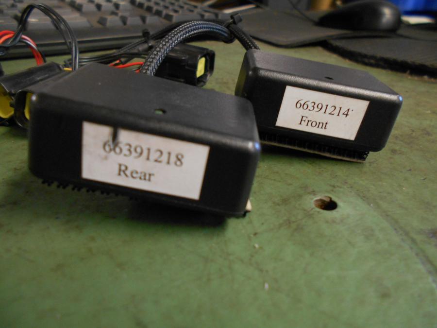 Baksidan på Styrdon från en Ducati Monster 696 -2008 motorcykel.