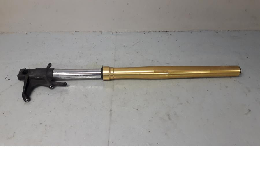 Baksidan på Gaffelben från en Honda ADV 750 -2017 motorcykel.