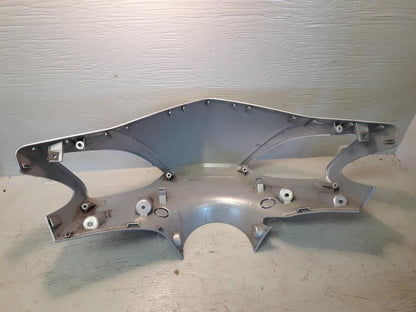 Baksidan på Styrkåpa från en Yamaha Cygnus -2007 motorcykel.