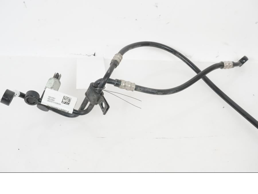 Vänster sida på Bromsledning från en H-D Adventure Pan America Special RA1250S -2021 motorcykel.