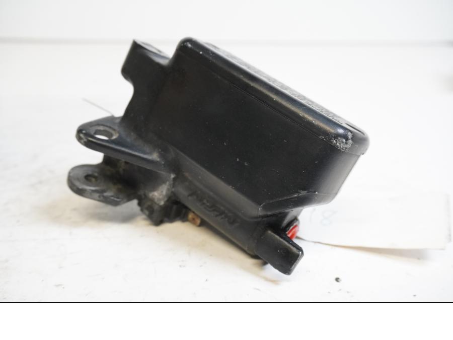 Höger sida på Bromshuvudcylinder från en Honda CB 600 Hornet -2001 motorcykel.