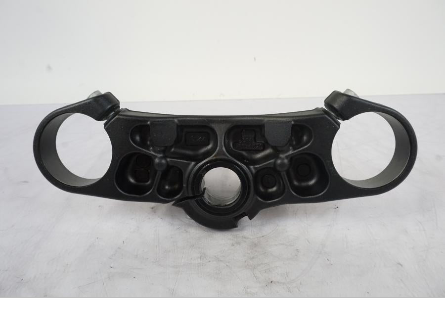 Vänster sida på Gaffelkrona från en KTM 1290 Super Duke -2019 motorcykel.