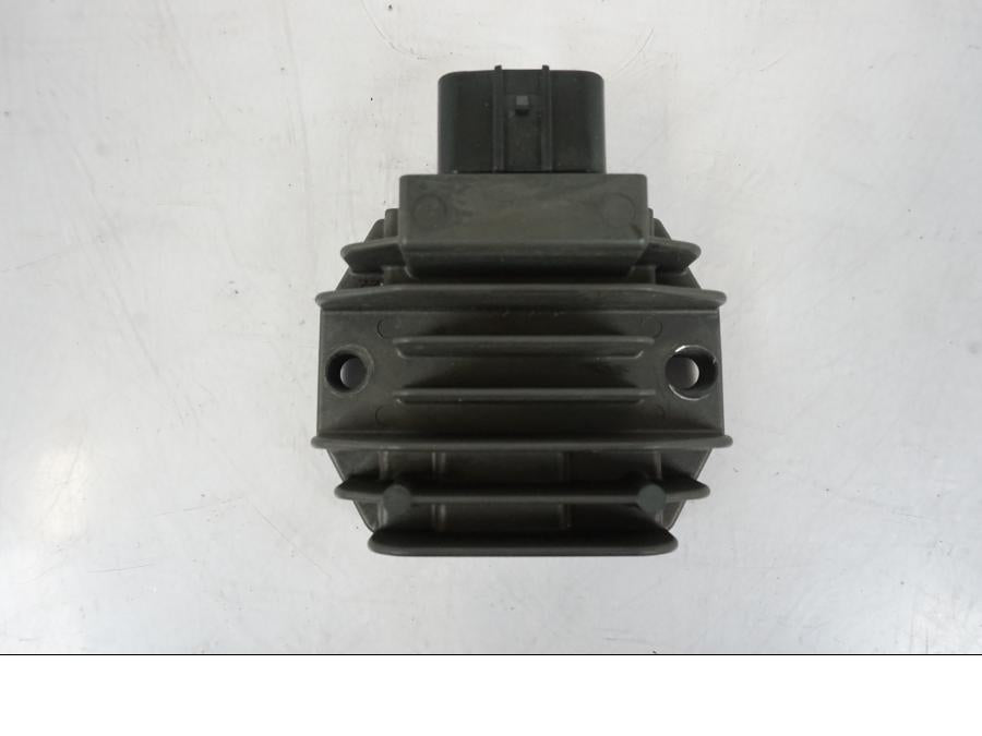 Framsidan på Likriktare från en KTM 790 Duke -2019 motorcykel.