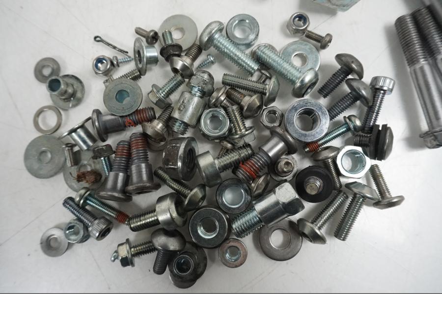 Baksidan på Skruv / Mutter etc från en Honda CB 650 F Hornet -2017 motorcykel.