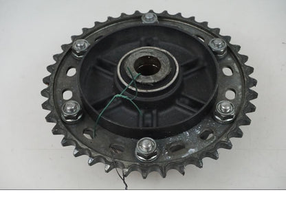 Framsidan på Drevfäste från en Honda CBR 1000 -2005 motorcykel.