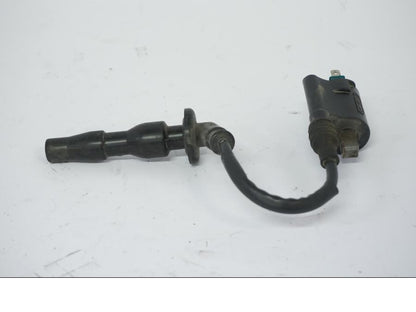 Snett nerifrån på Tändspole från en Honda CB 500 X -2015 motorcykel.