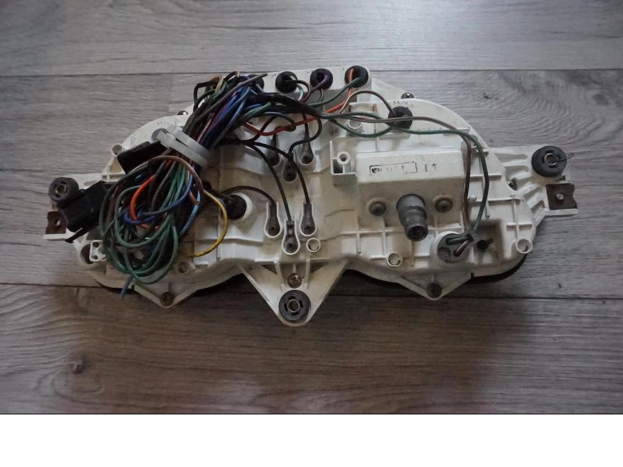 Baksidan på Instrumentpanel från en Honda CBR 1000 F -1987 motorcykel.