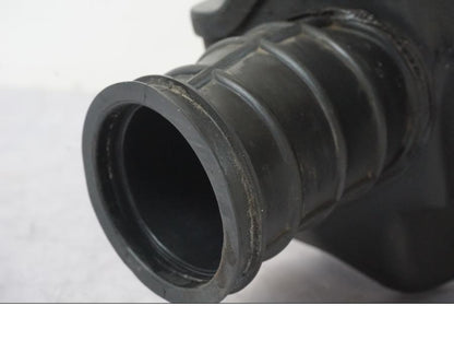 Vänster sida på Luftburk från en Kawasaki KL 650A -1987 motorcykel.