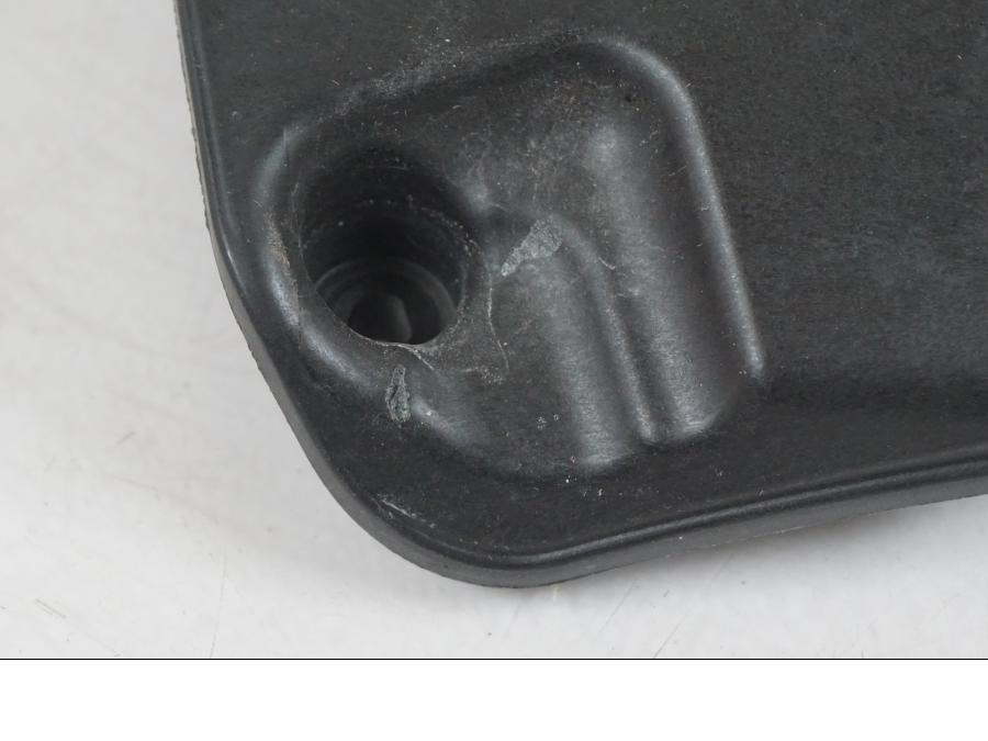 Vänster sida på Luftburkslock från en BMW R 1250 GS -2021 motorcykel.