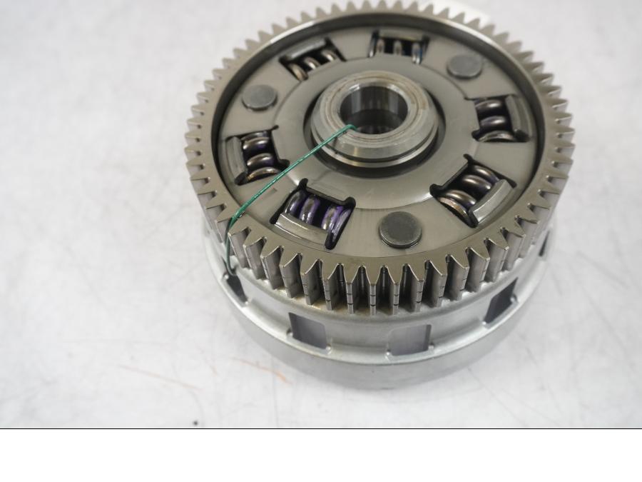 Baksidan på Kopplingskorg från en Ducati Multistrada 1260 -2020 motorcykel.