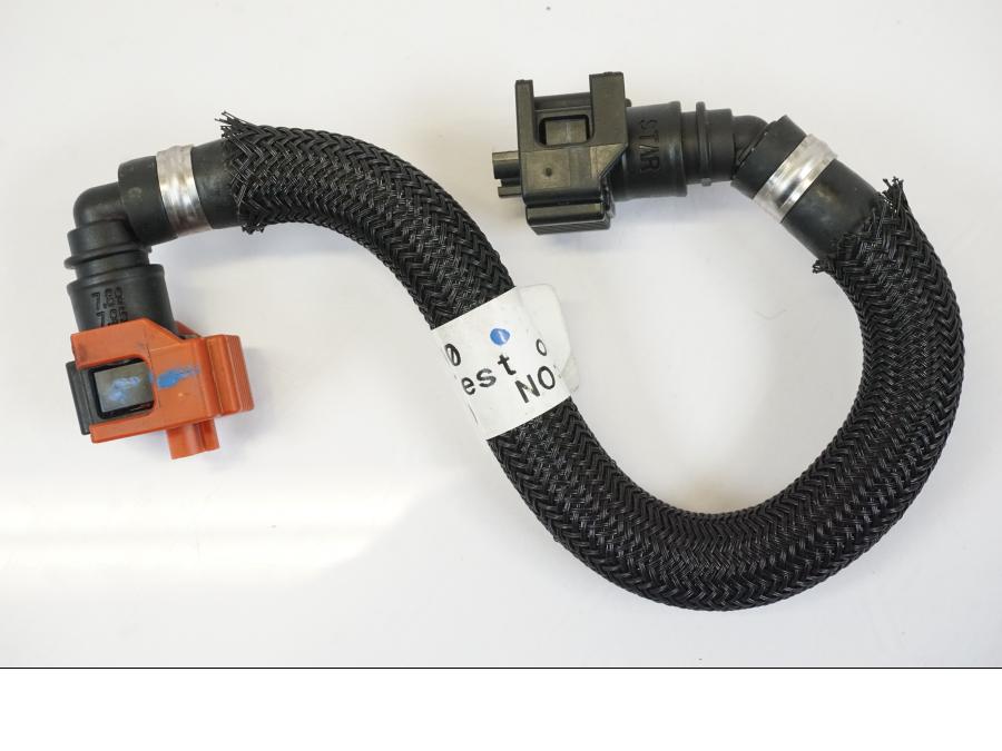 Framsidan på Bensinledning från en Triumph Trident -2021 motorcykel.