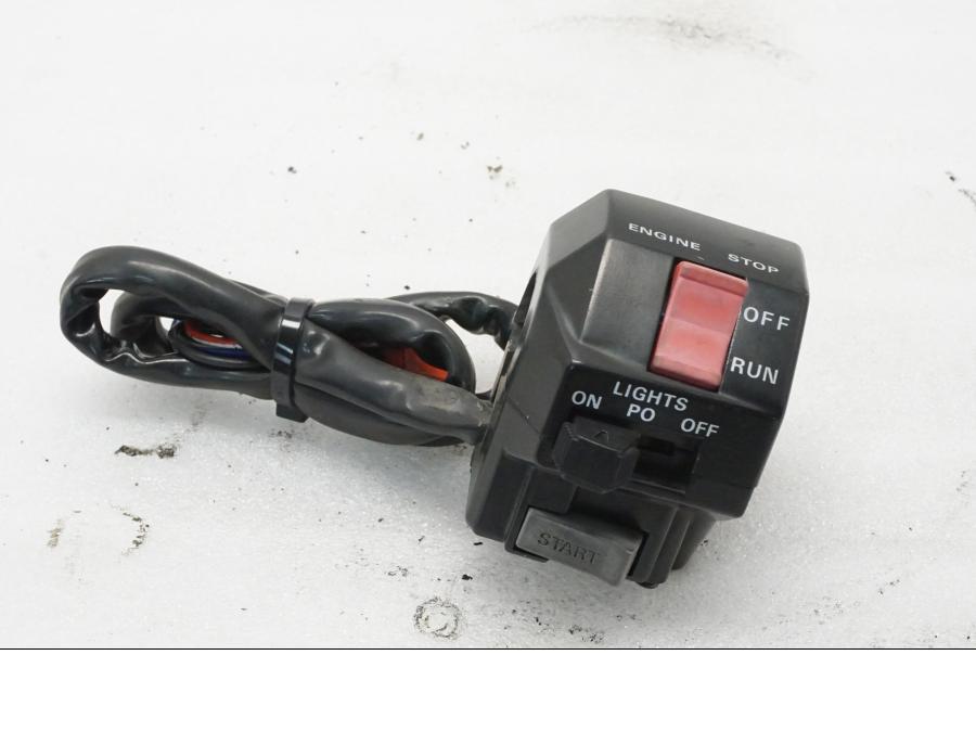 Framsidan på Styrelreglage från en Yamaha XV 535 -1996 motorcykel.