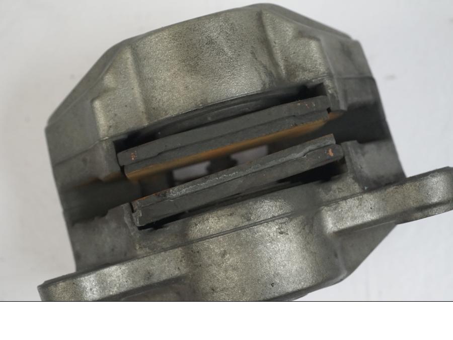 Snett uppifrån på Bromsok från en KTM 1290 Super Duke R -2015 motorcykel.