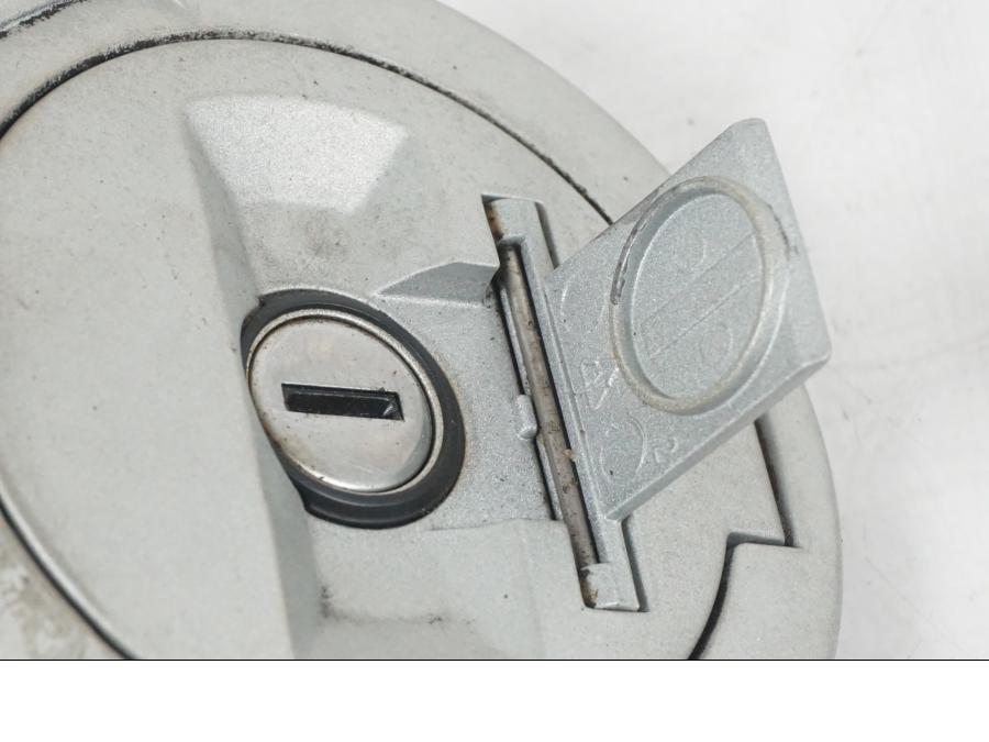 Extrabild2 på <p>Låssats från BMW R 1200 R 2007.</p>

<p>Tändningslås, antenn, tanklock, sadellås och 1st nyckel.</p> motorcykel.