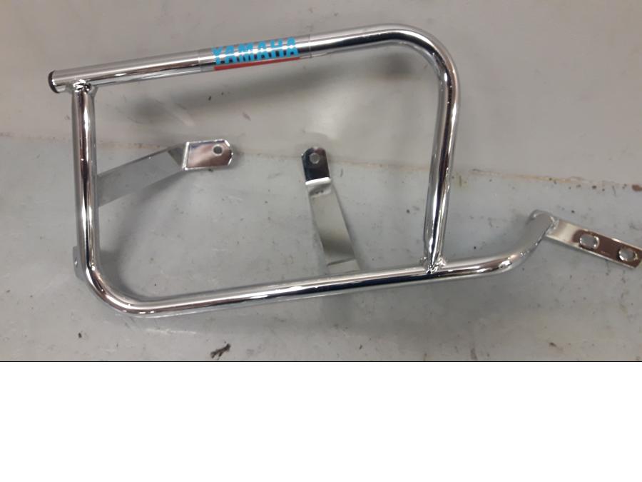 Baksidan på Sidoväskhållare från en Yamaha XJ 900 S -1985 motorcykel.