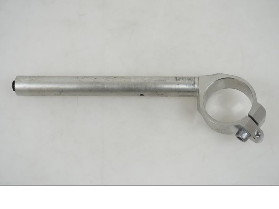 Höger sida på Styre från en Yamaha YZF R6 -2011 motorcykel.