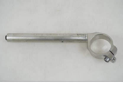 Höger sida på Styre från en Yamaha YZF R6 -2011 motorcykel.