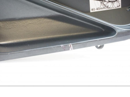 Snett nerifrån på Sving från en KTM 1290 Super Adventure R -2020 motorcykel.